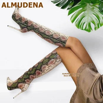 ALMUDENA/зелено-жълти цветни ботуши до коляното от змийска кожа, пикантни модела обувки на тънък висок ток с шарките на питон и остри пръсти с цип
